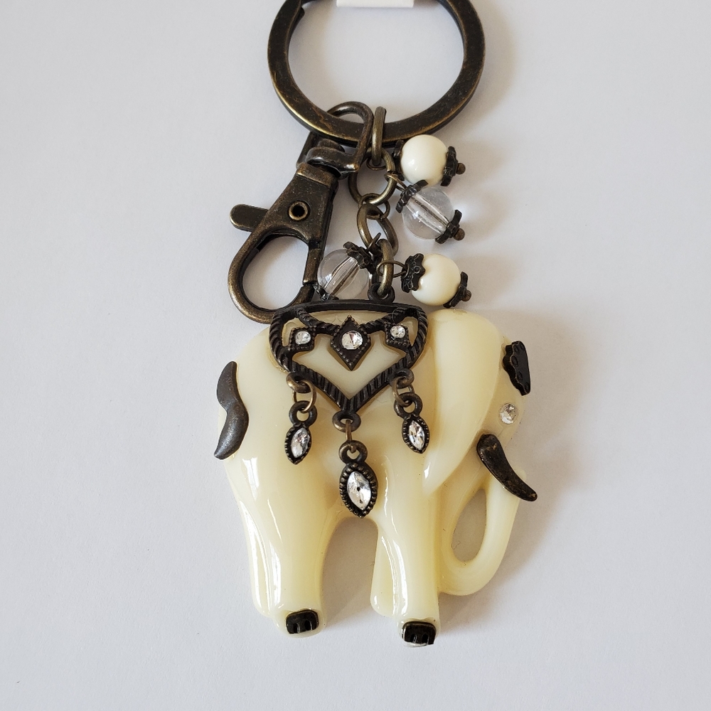 Elephant Keychain - Picture 1 of 4
